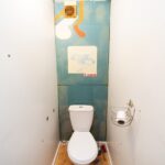 Samostatné WC v pôvodnom umakartovom jadre, 3-izbový byt Veľký Krtíš