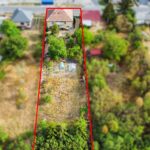 Letecký pohlad na pozemok s výmerou 1801 m2 so zakreslenou hranicou